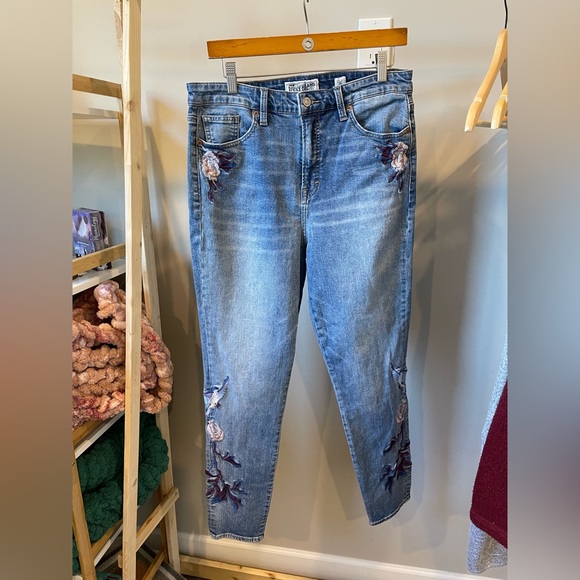 NWOT Lucky Brand Embroidered Jeans 12 - Picture 1 of 5